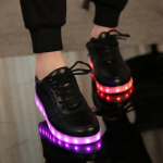 8 v&auml;rvi LED helendavad kingad Meeste Naiste Unisex Paari tossud Mood vabaaja lamedad Led kingad t&auml;iskasvanutele USB laadimisvalgustid jalan&otilde;ud 34 must