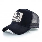 Meeste pesapallim&uuml;ts tikitud pealuu plaastriga Snapback Hip Hop Truckeri m&uuml;ts Naiste nelja hooaja hingavad v&auml;listingimustes kasutatavad visiiriga luum&uuml;tsid 56-59CM