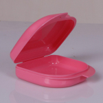 Ortodontilised breketikarbid suu&otilde;&otilde;ne ortodontilise fiksaatorkarbi proteesidega, asetatud hambapoolsuu