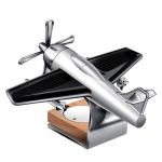 Saab p&ouml;&ouml;rata, kui on p&auml;ikesevalgust P&auml;ikeseenergia Lennuk Auto Parf&uuml;&uuml;mid Dekoratsioon Huvitavad Autokaunistused Sisekaunistused M&auml;nguasjad T&ouml;&ouml;laua kaunistused h&otilde;be