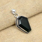 Kroomdiopsiidi v&auml;&auml;riskivi massiivne 925 sterlingh&otilde;be k&auml;sitsi valmistatud ripats kihlumiskingitus 1.57 Inches roheline