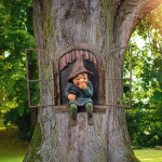 Naughty Garden Gnome Statue Elf Out The Door Tree Hugger Kodu&otilde;ue sisekujundus