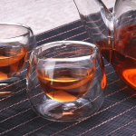 K&otilde;rge boorsilikaatklaasist veekeetja kuumakindel klaasist teekann tee ja vee eraldusfiltriga bambusest kandepott