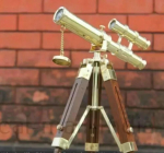 Messingist teleskoop puidust statiiviga Merenduslik Noodiline Vanaaegne Lauakaunistus M