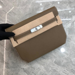 Uus messenger kott naiste nahast messenger kott suvine k&auml;ekott k&otilde;rgekvaliteediline naiste kott t&ouml;&ouml;le mineja &otilde;lakott Length 25 x thickness 4 x height 20cm khaki