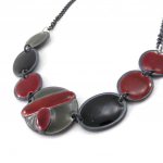 NOA [J1985] - Collier Cr&eacute;ateur 'Arlequin' gris rouge punane