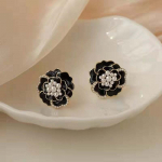 Black Pearl Flower Stud K&otilde;rvar&otilde;ngad Naiste K&otilde;rv Moodsad Aksessuaarid Moeehted must
