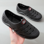 Hole Shoes Meeste suvised libisemiskindlad t&ouml;&ouml;jalatsid Vabaaja &otilde;pilaste sandaalid Hingavad Baotou Beach Rafting Kingad 44 must