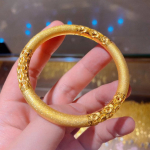 Kuldset v&auml;rvi uus kerge luksus k&auml;ev&otilde;ru p&auml;rib Xiangyuni retro trendi ja kingib eakatele esimese ehte 21CM kuld