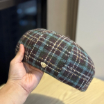 Uus s&uuml;gisene ja talvine moekas retro ruuduline baretim&uuml;ts naistele, mis n&auml;itab n&auml;gu, mitmek&uuml;lgne retro baretim&uuml;ts, kunstnikum&uuml;ts, trend adjustable