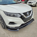 Nissan Qashqai 19-20 Eesmise splitteriga kerekomplekt: Kulumiskindlad, kokkup&otilde;rkevastased k&uuml;ljep&otilde;llekad ja esispoiler Matte Black