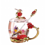 Emaili v&auml;rvi veetass majapidamises k&otilde;rge temperatuurikindel kohvitass kristallklaas punane