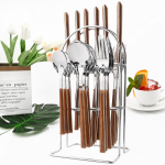 24 tk naturaalsest bambusest k&auml;epidemega s&ouml;&ouml;giriistade komplekt roostevabast terasest perekonna s&ouml;&ouml;giriistad koos 1 tk h&otilde;ben&otilde;ude hoidikuga