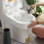 WC-harja komplekt sisaldab WC-harja ja kronsteini, mida kasutatakse s&uuml;gavpuhastuseks One Size valge