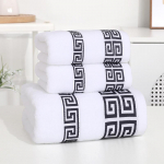 2 puuvillast vannir&auml;tikute komplektid ja n&auml;or&auml;tik 35x75cm ja 1tk suur vannir&auml;tik 70X140cm pesulapid kingir&auml;tikud One towel + one bath towel valge
