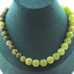 Pierres et Min&eacute;raux. Collier perles P&eacute;ridot 10 mm + Jade 8 mm. Chaine en acier inoxydable. Collier femmes, hommes. Taille personnal