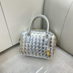 Nahast naiste kotid Niche disainerkotid Naiste pehmed veisenahast &otilde;lakotid Ruudukujulised k&auml;ekotid K&auml;sitsi kootud crossbody kotid 23x9x16cm h&otilde;be