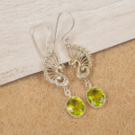 Peridoodiga k&otilde;rvar&otilde;ngad V&auml;&auml;riskiviehted, 925 Prooviga Sterlingh&otilde;bedast K&otilde;rvar&otilde;ngad, K&auml;sitsi Valmistatud Ehted S&uuml;nnikivi K&otilde;rvar&otilde;ngad, Kingitus Talle 2.37 Inches roheline