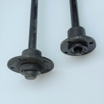 Tugev t&ouml;&ouml;stuslik ratas: 28-42mm Paks Rullik Universaalse L&auml;biva Teljega Ehitus- ja Kaevandusveokitele Axle with screws (4 holes) 770 x 28