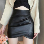 Nahast volditud miniseelik as&uuml;mmeetriline Lrrgular Pu kunstlik k&otilde;rge v&ouml;&ouml;kohaga A-line seelik T&auml;navar&otilde;ivad &otilde;hukesed Korea moer&otilde;ivad S must