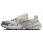 Nike V2K Run Metallik H&otilde;bedased Naiste Tennised Valge FD0736-104 35.5
