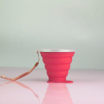 Silikoonist kokkupandavad tassid Reisimiseks m&otilde;eldud keskkonnas&otilde;bralik veekeetja, kaasaskantavad kuristamiseks m&otilde;eldud sisset&otilde;mmatavad joogitopsid. 270ML