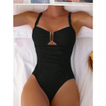 Seksikas &otilde;hukese v&ouml;&ouml;kohaga &uuml;hes t&uuml;kis ujumistrikoo naiste keha vormivad konservatiivsed kolmnurga bikiinid L