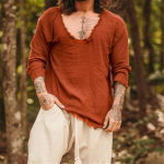 Meeste linane vaba V-kaelusega pestud ja kulunud pikkade varrukatega s&auml;rk t&ouml;&ouml;tlemata servadega M