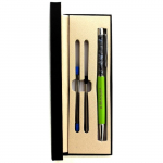 Pierres et Min&eacute;raux. Stylo min&eacute;raux Saphir brut Madagascar. Couleur Vert pomme.