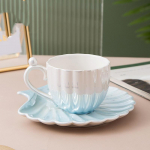 Kroonlehtedega keraamiline tass Loominguline lihtne kohvitass taldrik Kontori p&auml;rastl&otilde;unatee K&otilde;rgekvaliteedilised joogin&otilde;ud Tipptasemel k&ouml;&ouml;gitarvikud 240ML