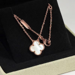 Neljaleheline murukaelakee hele luksuslik valge fritillaaria punase ahhaat-malahhiidi ripats &otilde;rn naiste kaelarihm