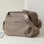 Kerge Nailonist Crossbody Kott Naistele Praktiline Vabaaja &Otilde;lakott Laiema Rihmaga Minimalistlik Unisex Sling-kott Igap&auml;evaseks Kasutamiseks 26cm&times;8cm&times;17cm punane