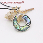 41 mm naturaalne meri Abalone Shell kaelakee ripats multikas, samas stiilis Lucky Montage &uuml;mmargune ripats, DIY aksessuaarid, unisex kinkepeo ja banketi ehted MULTICOLOR