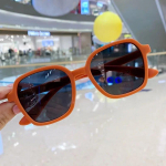 Uus mood lastele p&auml;ikeseprillid ruudukujulised laste p&auml;ikeseprillid poisid t&uuml;drukud trendikad kaitseprillid beebi &otilde;pilaste prillid peokrillid UV400