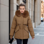 Naiste talveparki keskmise pikkusega pl&uuml;&uuml;sist ja paksust puuvillasest jakk suure karvase kraega jope L roosa