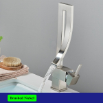 L&auml;ikiv kuldne vannitoa valamusegisti K&uuml;lma kuumale tekile paigaldatav segisti kraana kraan must nikkel kroom messingist juga segistid &uuml;he k&auml;ega