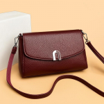 Moodsad ja populaarsed naiste kotid, v&auml;ikesed kandilised kotid, uued &otilde;lakotid, lihtsad, moekad ja vabaaja suure mahutavusega mitmekihilised diagonaaliga kantavad kotid. fuksia