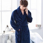 Meeste keskmise pikkusega pl&uuml;&uuml;sist korallfliisist flanell-hommikumantel s&uuml;gis-talveks XXXL (160-180 jin) tumesinine v&auml;rv