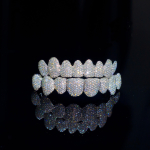 Kohandatud VVS Moissaniidist J&auml;&auml;ga Kaetud Teemant Grillz &Uuml;lemine v&otilde;i Alumine N&auml;htamatu Seadistus &Uuml;mar Brilliantl&otilde;ikega 10K 14K 18K Kuld BEREAL Grillz gray