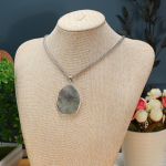 Uue stiiliga kaelakee looduslikust kivist t&uuml;rkiissinine/labradoriit ebaregulaarne palistatud ripats kaelakee s&uuml;nnip&auml;evakingi kettide jaoks 60 CM Labradorite-45x33mm