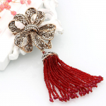 Retro naiste kikilips, pikkade helmestega tutipross Antiikne l&otilde;hnav kullav&auml;rvi pross punane