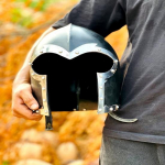 Barbate kiiver Keskaegne r&uuml;&uuml;tel Kreeka barbate Armor kiiver Must cosplay kiiver Parim kingitus Halloweeniks