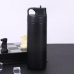 Spordikeetja &otilde;ues m&auml;gironimispott Suure mahutavusega Fitness Cup Plastikust pihustatud roostevabast terasest termose reisiveepudel 550ML must