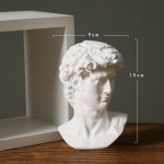 Kreeka Taaveti kuju rinnakujuline peaskulptuur Michelangelo dekoratiivsed kujukesed kodukontori sisekujundus elutuba diivanilaua kaunistused valge