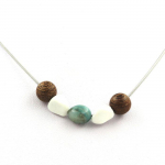 Pierres et Min&eacute;raux. Collier perles bois 8 mm + Howlite des USA + Amazonite du Br&eacute;sil Chaine en acier inoxydable.