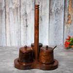 Kolm-&uuml;hes Sheesham Wood Masala purk, laual p&ouml;&ouml;rlev v&uuml;rtsipipra maitseainekonteiner lusikatega, v&uuml;rtsipurgi serveerimiskomplekt koos alusega