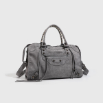 2025 Retro kulunud seemisnahast mootorratturi crossbody kott neetidega - Suure mahutavusega ja pehme tekstuuriga 38.5*12*24