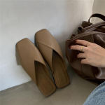 Suured Baotou poolsussid naiste suvised ruudukujulised lamedad sandaalid Mulleri kingad 34 khaki