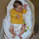 19-tolline k&auml;sitsi valmistatud 3D-v&auml;rvitud nahaga Reborn Doll August Pehmest puutetundlikust riidest keha Rebirth nukk armas magamissimulatsioon nukk lastele magamamineku m&auml;ngukaaslase m&auml;nguasjad cloth body