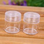 Viis eemaldatavat hoiukasti plastikust panipaik